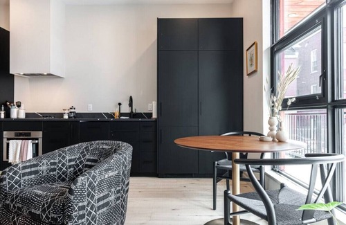 Stratford Apartment | Lot 44: Wood Forbes Unit 3 (King)