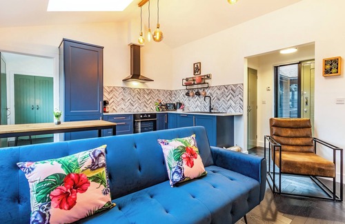 Maidstone Cottage | Lottie's Luxurious Lodge - UK36784