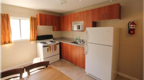 Cobourg Hotel | Lotus Motel