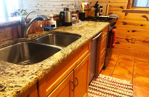 Buckingham Ski Chalet | Lotus View Retreat in Yogaville, Chalet with WiFi and AC