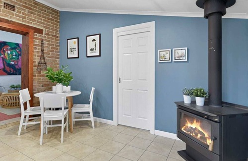 Orange House | Lou's Cottage - Romantic, Country Couples Retreat