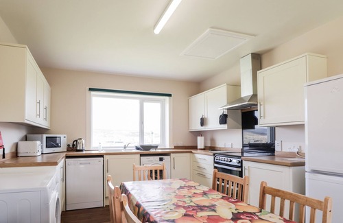 Lairg Cottage | LOUBCROY FARM HOUSE, pet friendly, character holiday cottage in Lairg