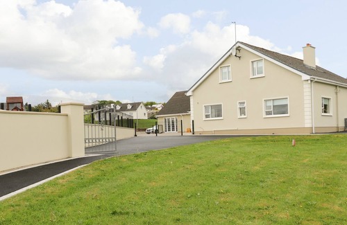 Loughanure House | LOUGHANURE LAKE VIEW, pet friendly in Loughanure, County Donegal