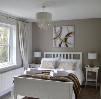 Carrickfergus House | Loughview Lodge