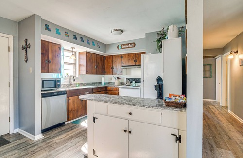 West Monroe Cottage | 'Louisiana Roots' Home 3 Mi to Dtwn West Monroe!