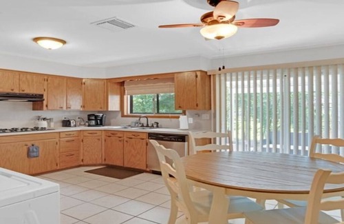 Bossier City House | Lounge on Logan | Sleeps 6 | Pet Friendly