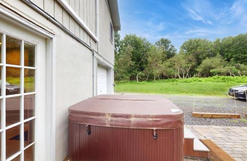 Long Pond House | Lounging in Long Pond