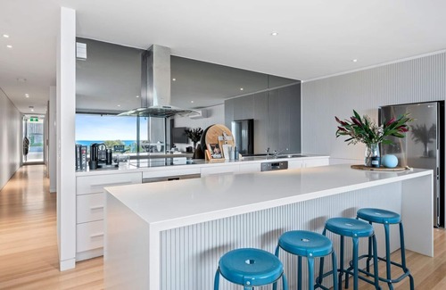 Lorne Apartment | Louttit Bay Apartment 1 - Free WIFI, Ocean Views and the Ultimate Location