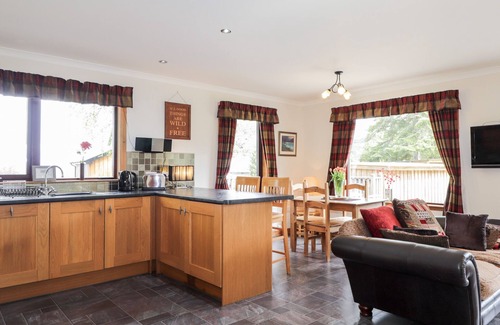 Marybank Cottage | LOVAT HIGHLAND BOTHY, romantic, character holiday cottage in Beauly