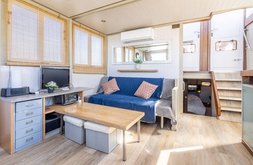 Bassins a Flot Boat Rental | Love Boat Vintage