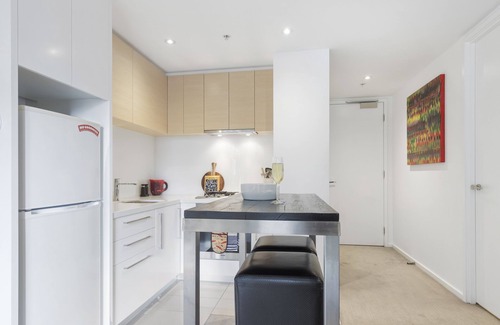 Southbank Apartment | Love Melbourne by Ready Set Stay - Huge balcony apartment, pet friendly, WIFI