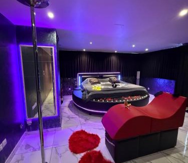 Quartier des Eaux-Claires Apartment | Love Room Attitude