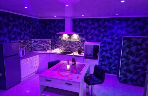 Bazoques Apartment | Love Room jacuzzi