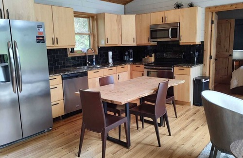 Almond Cabin | Love's Lane - Secluded Couples' Getaway