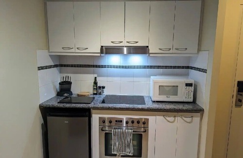 Perth Central Business District Apartment | Lovely 1 bed city pad with pool, free parking, gym