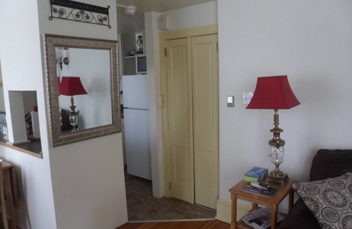 Golden Apartment | LOVELY 1 Bedroom Apartment in the Heart of Golden
