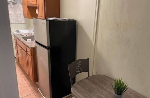 Copiague Apartment | Lovely 1-Bedroom Apt With King Bed, 55” Smart Tv.