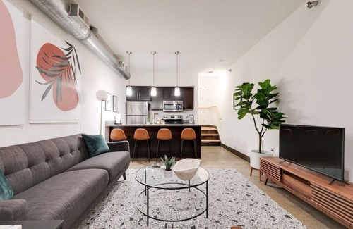 Jackson Ward Apartment | Lovely 1-Bedroom Loft with Free Parking and Wifi