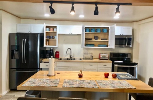 Farmingdale House | Lovely 1- bedroom rental unit with free parking