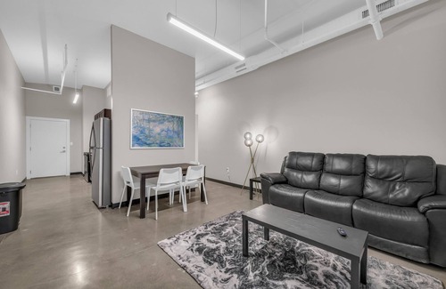 Waldron Apartment | Lovely 1bedroom/1bath in Kansas Free WiFi Parking Clean and Comfortable