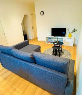 Bloemekenswijk Apartment | Lovely 1BR & 1LR Apt for 4P, Only 15 Min Walk to City Center