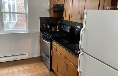 Canarsie House | Lovely 2 bed/bathroom apartment with open parking