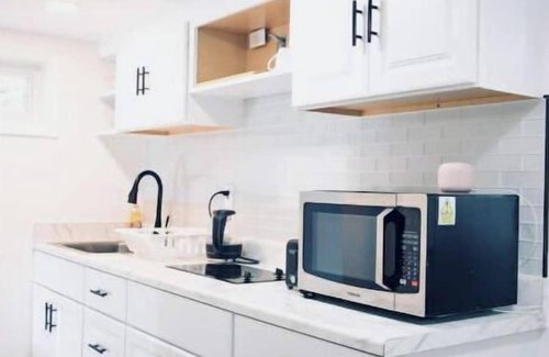 Livingston House | Lovely 2 Bedroom & 1 Bath Space