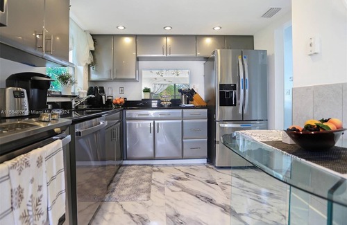 Margate Condo | Lovely 2-bedroom condo in Margate with WiFi, AC