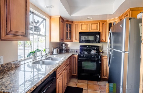 Pasadena Condo | Lovely 2-bedroom condo unit – Walking distance to Old Town Pasadena.