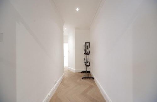 Queen's Gate Apartment | Lovely 2 Bedroom Flat in the Heart of Kensington