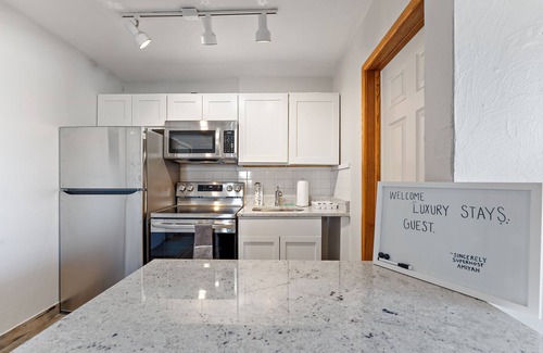 Union Park Apartment | Lovely 2 Bedroom Rental Blocks Away From Allianz!