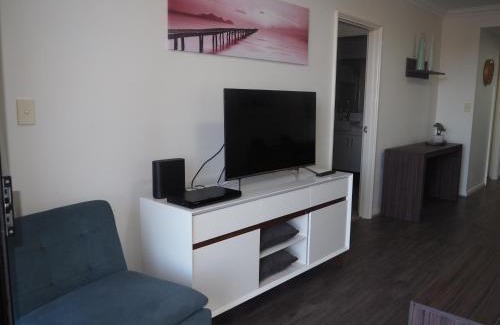 Mandurah Apartment | Lovely 2 Bedroom Serviced Apartment & Free Parking