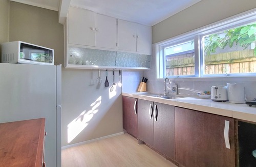 Hillsborough House | Lovely 2- Bedroom Unit with Free Parking