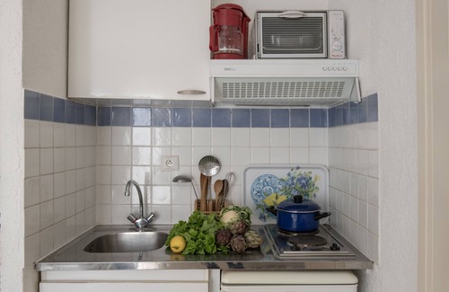 Saint-Paul-de-Vence Apartment | Lovely 2 person studio with terrace and garden in a villa in St Paul de Vence