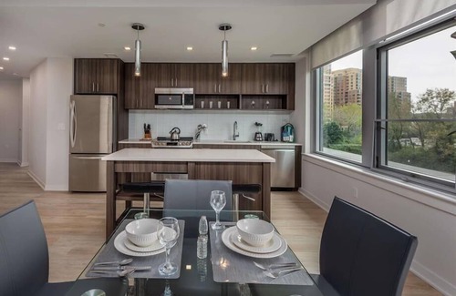 Crystal City Apartment | Lovely 2BR | Rooftop Pool | Arlington/Crystal City | by GLS