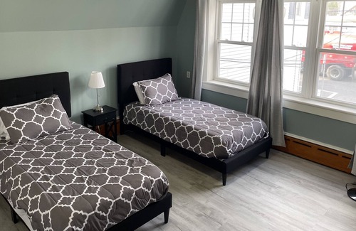 Nazareth Apartment | Lovely 3 BD Rental Unit With Free Parking