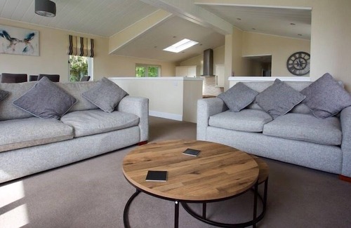 Ely Cabin | Lovely 3-Bed Cottage in Ely