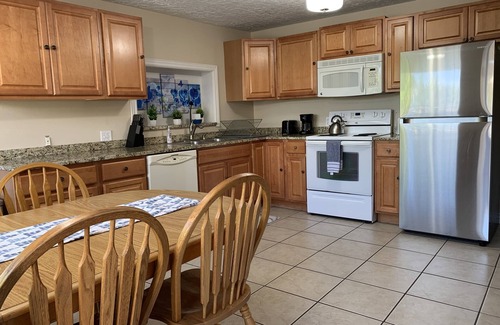 West Valley City House | Lovely 3 bedroom house with Ping Pong Table and Patio