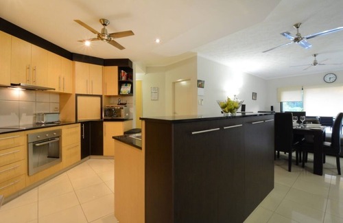 Cullen Bay Apartment | Lovely 3 bedroom apartment in the city