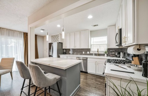 Northside House | Lovely 3 bedroom home near Downtown & Heights, Pet Friendly