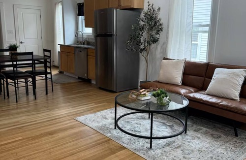 Quincy House | Lovely 3-bedroom house with AC & laundry Quincy 3mins away from Wollaston Beach