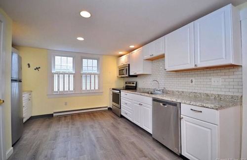 Saybrook Manor House | Lovely 3 BR Beach house with beach just a 1 block walk away