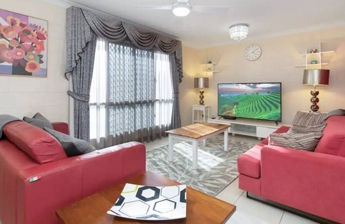 Mount Louisa House | Lovely 3BR home surrounded by lush greenery. Perfect escape for tranquility.