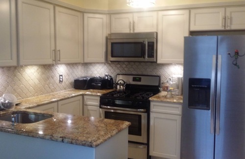 Southeast House | Lovely 4Bed/2Bath House, Quiet But Near EVERYthing!