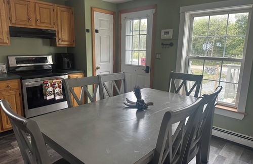 Seal Cove House | Lovely 6-bedroom house in the village of Center for a peaceful getaway
