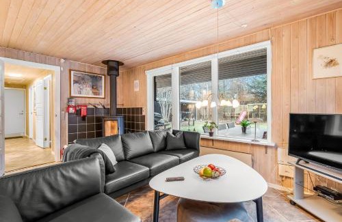 Lodbjerg Hede House | Lovely 6-Person Cottage With Outdoor Sauna - 1007
