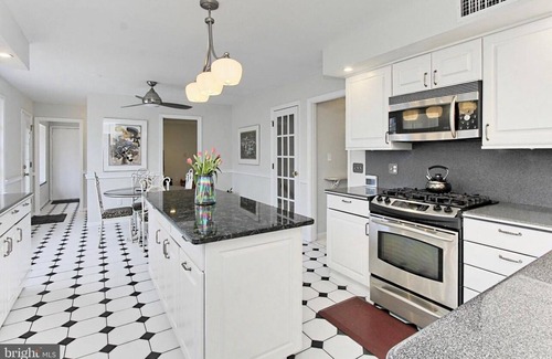 West Falls Church House | Lovely 6B Home w POOL on Wooded Lot 20 Minutes From DC
