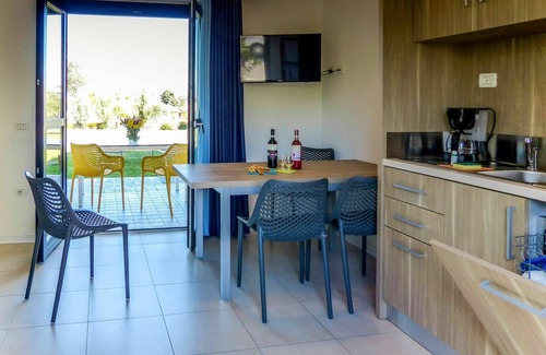 Cavalcaselle Apartment | Lovely apartment for 6 guests with pool, WIFI, A/C, TV, terrace and parking