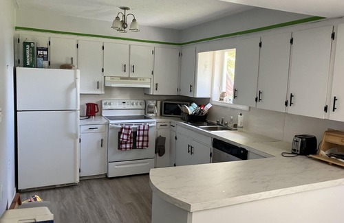 Harvey Station House | Lovely All-Season Escape for the Whole Family!