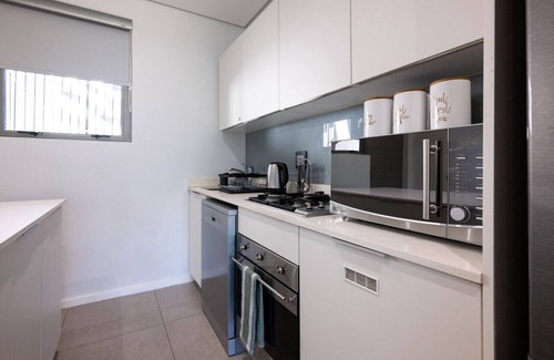 Hillhead Apartment | Lovely and Light Garden Home 102